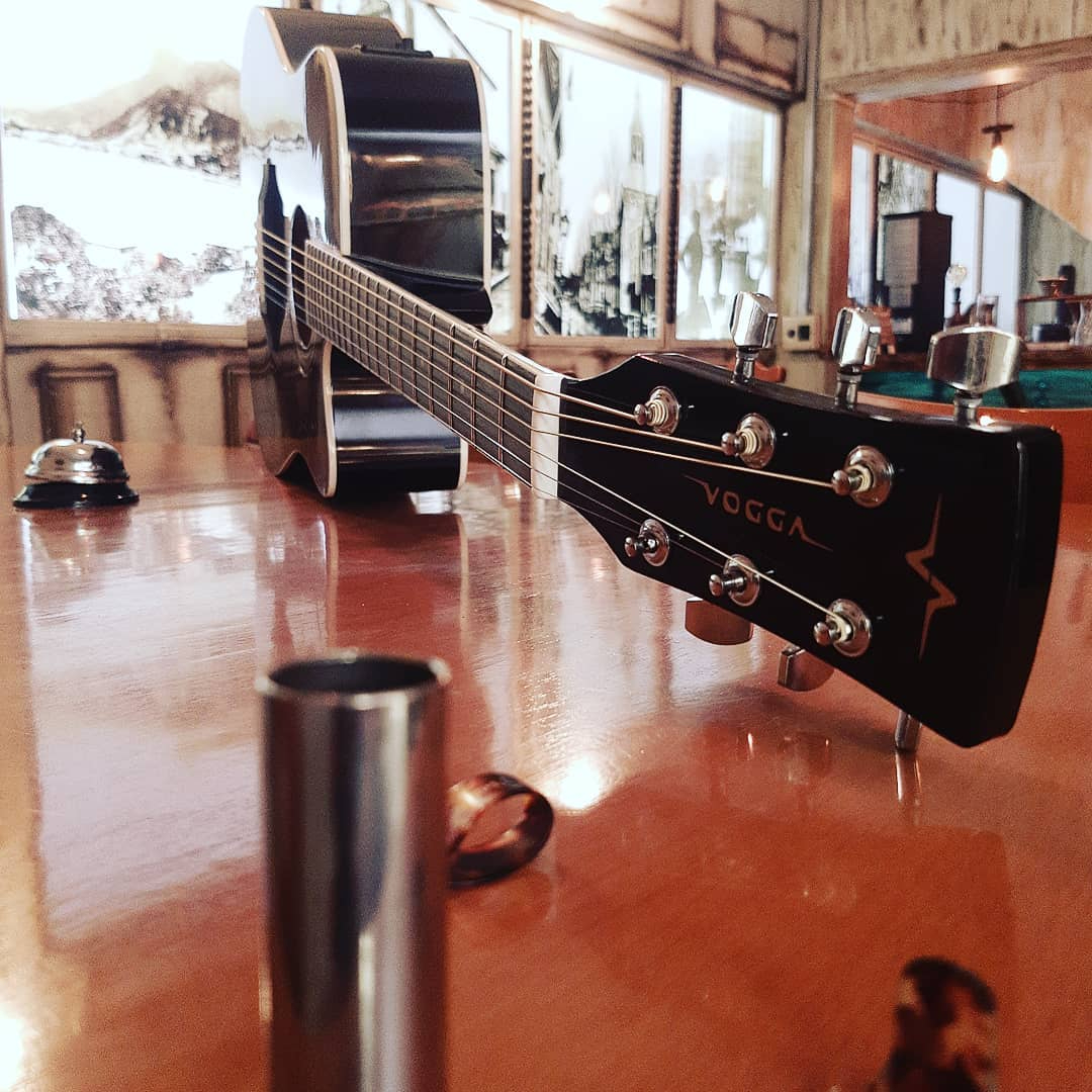 vogga's tweet photo. Bom dia!! Quando alguém fala de Violão Vogga, o que vem a sua cabeça? Comente aqui 👇

@willbarista

#vogga #instrumentomusical #violãovogga #voggainstrumentos #violãobrasileiro https://t.co/QRkb4NYISe