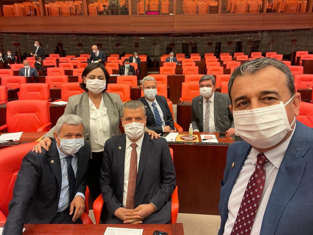 Adana Milletvekilerimizle birlikte TBMM Genel Kurulu’ndayız. Pandemide dar gelirli vatandaşın, emekçinin, borç yükü altındaki esnafın, çiftçinin sesi olmaya devam ediyoruz.