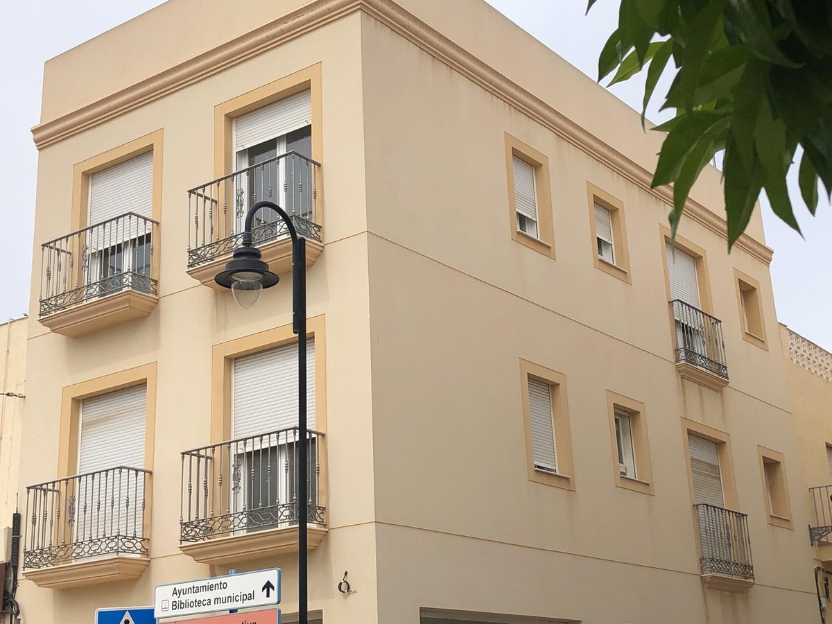 blueseavillas's tweet photo. Searching for an office/business premises &amp; a home? Is this commercial unit for you? Gr floor unit &amp; 2 apts

¿Buscas un local/oficina y vivienda? Este local puede ser para ti!!  Un local y 2 aptos

Only/Sólo 65,000€ 
each unit/cada uno
https://t.co/l2kTsPslVS https://t.co/MRRvlLc6Ba