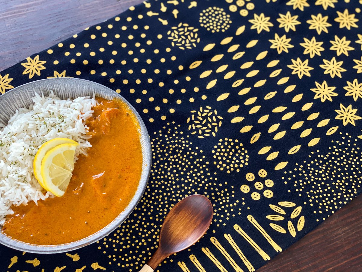 ট ইট র かまわぬ Kamawanu 公式 今年新作の 香辛料 この おうち時間 でスパイスカレーづくりにハマったデザイナーが描いた渾身の一枚 色も黒にターメリック色が映えて食欲をそそります 皆さんはこの香辛料たち全部当てられますか かまわぬ