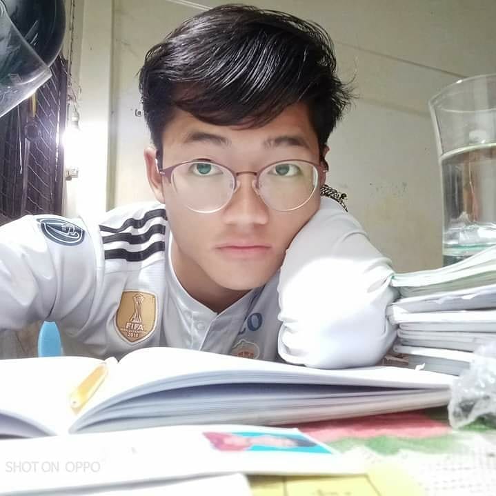 May52520253's tweet photo. UPDATE:  Felix Thang Muan Lian 22, a pass by passer, was shot dead by the junta's soldiers in Chin state's Tedim town on Yesterday night (April 27) around 10:00pm. 

#WhatsHappeningInMyanmar

Lung Nuam Tak in na pai oleh lawm
RIP
😞😞
Belbal vecin..😭😭 https://t.co/ti2ZaNs89v