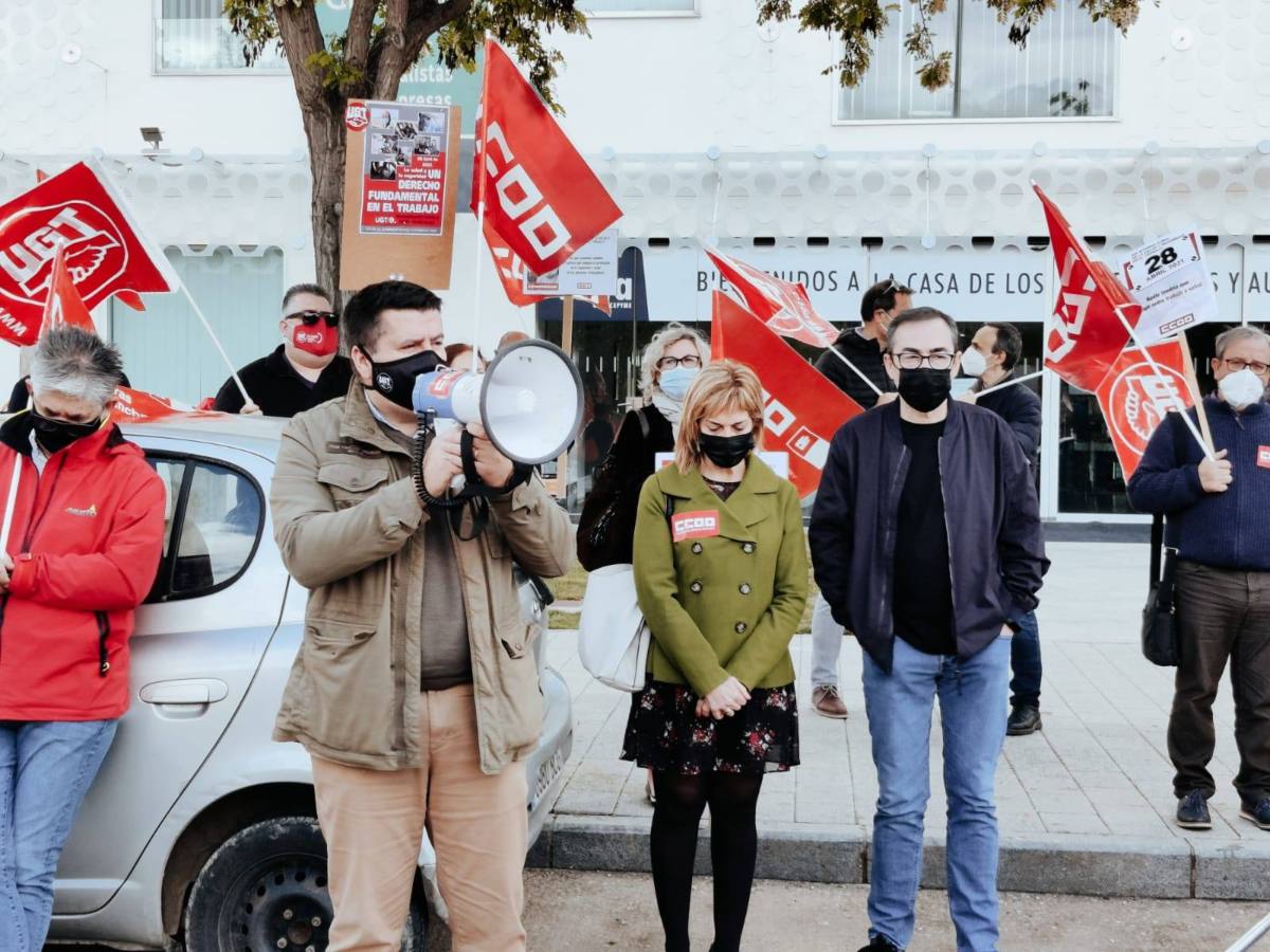 ugtclm's tweet photo. Así se han desarrollado en Castilla-La Mancha las concentraciones convocadas por #UGT y CCOO con motivo del Día Internacional de la Salud la Seguridad en el Trabajo 📷 👇
#SaludLaboralFundamental https://t.co/hvnRA05Qw0