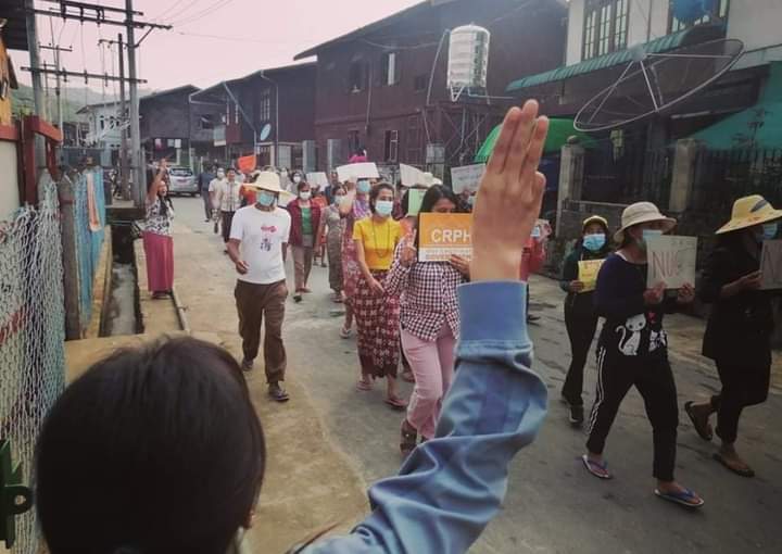 DaisySoe1's tweet photo. Evening massive strike in Mogok today!!
GIVE BACK INTERNET
#Apr28Coup #InternetShutdown
#WhatsHappeningInMyanmar https://t.co/0gdoOX6HUs