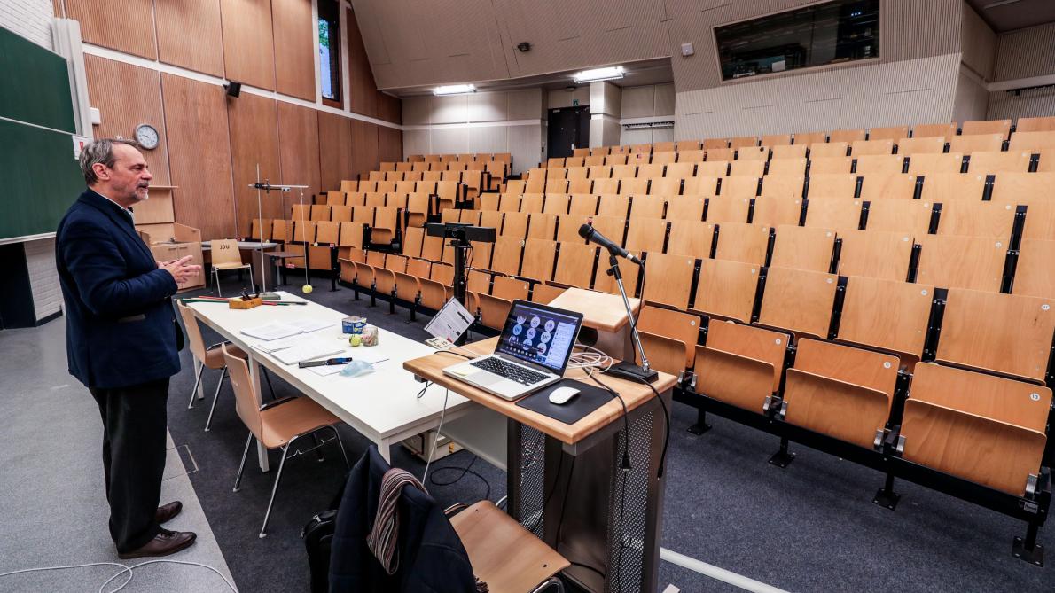 L’enseignement supérieur restera en code orange jusqu’à la fin de l’année académique lesoir.be/368995/article…