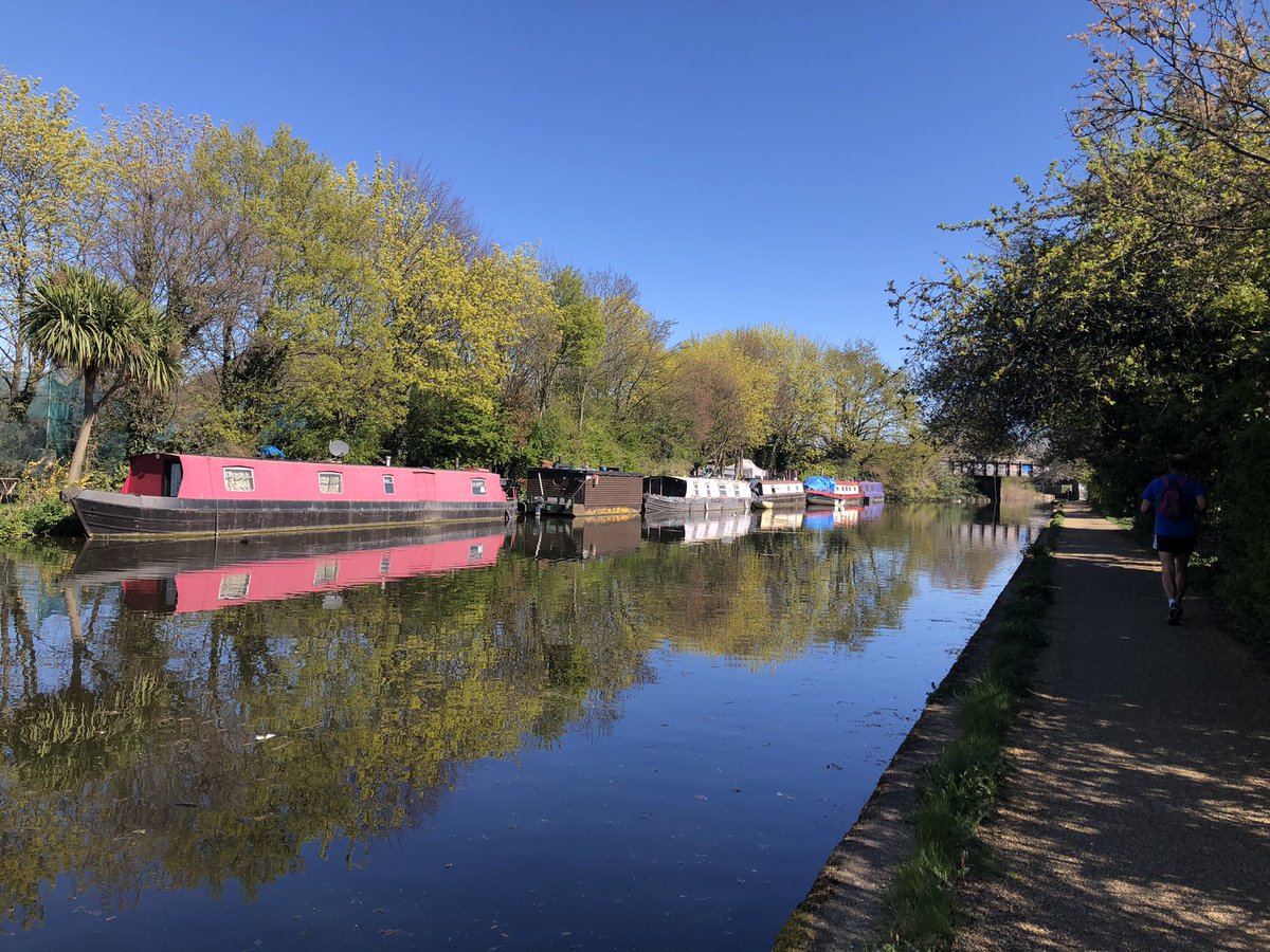 SarahBennettCo's tweet photo. Belated tweet from last week! Great fun discovering new parks for the #EalingHalf2021 #Queenofthesuburbs with @AndrewBennettCo in one looooong run from Elthorne Park via Southall, Northolt, Perivale, Ealing &amp; Acton. Tough but great marathon training! Thanks @EalingHalf ! 😁 https://t.co/gXC7iGg1Y7