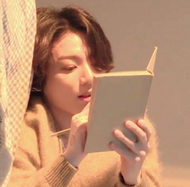 "Sevgili günlük,

Bu gün Army'leri hapisten kurtarmaya gittik. Bizi içeri almadılar. Namjoon hyung babalarıyım dese de çıkartmadılar. Chan hyung'un gidip hepsini kurtarmasını beklicez." #staysgoingtojailparty #exolsgoingtojailparty #ArmysGoingToJailParty #blinkgoingtojailparty