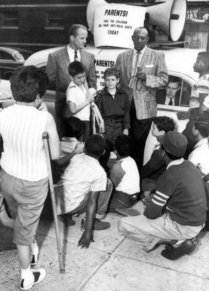 John Skrtic (@skrticx) on Twitter photo Olympic athlete Jesse Owens urges parents to inoculate their children against polio (1956). Source: <a href="/Cleve_Memory/">Cleveland Memory</a> Olympic athlete Jesse Owens urges parents to inoculate their children against polio (1956). Source: <a href="/Cleve_Memory/">Cleveland Memory</a>