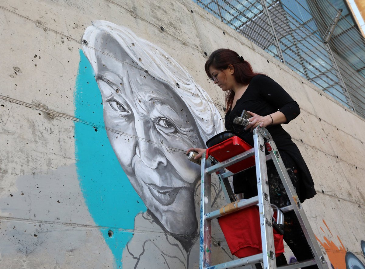 لبنانيات يحيين ذكرى الناشطة النسوية نوال السعداوي برسم الفنانة رولا عبدو عبرت جداريةً لها في بيروت