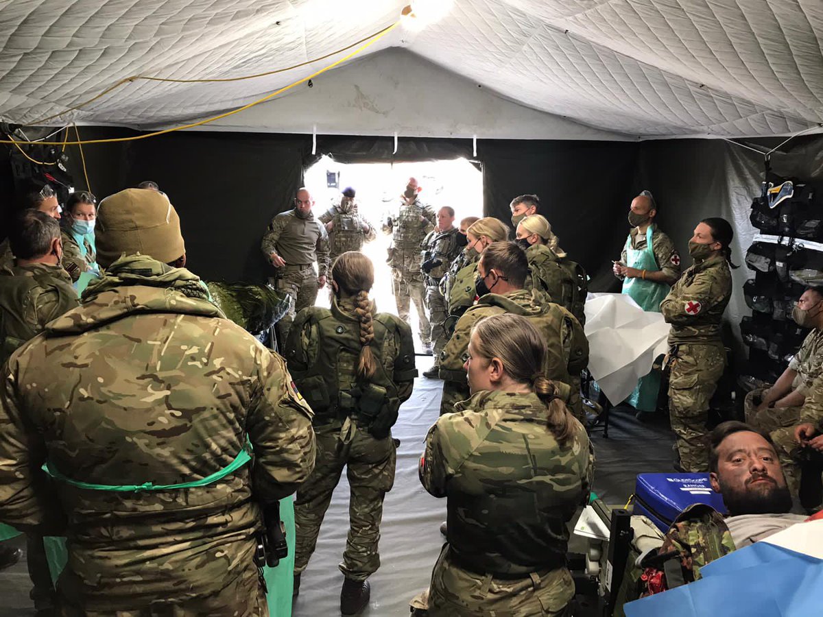 Collocated with the UAP is our Surgical Group. A team normally used by UKSF,  @3Cdo_Bde and  @16AirAssltBde, it provides damage control surgery better than you’d get in your local A&E. Let’s have a closer look…6/11