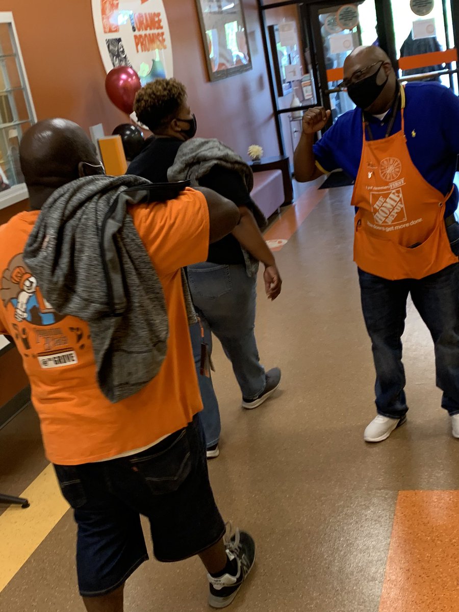 LG Bulk 6705 is celebrating Club 365! We also celebrated our AGM Burrell, transitioning to HD Pro. It’s evident the lasting impact <a href="/burrell_sanders/">Burrell Sanders</a> has made on the campus and lives of his team. We greatly appreciate you Colonel! <a href="/BillRodgers_12/">Bill Rodgers</a> <a href="/ISAMACK/">ALISA MACK</a> <a href="/TheGroveDFC/">The Grove</a>