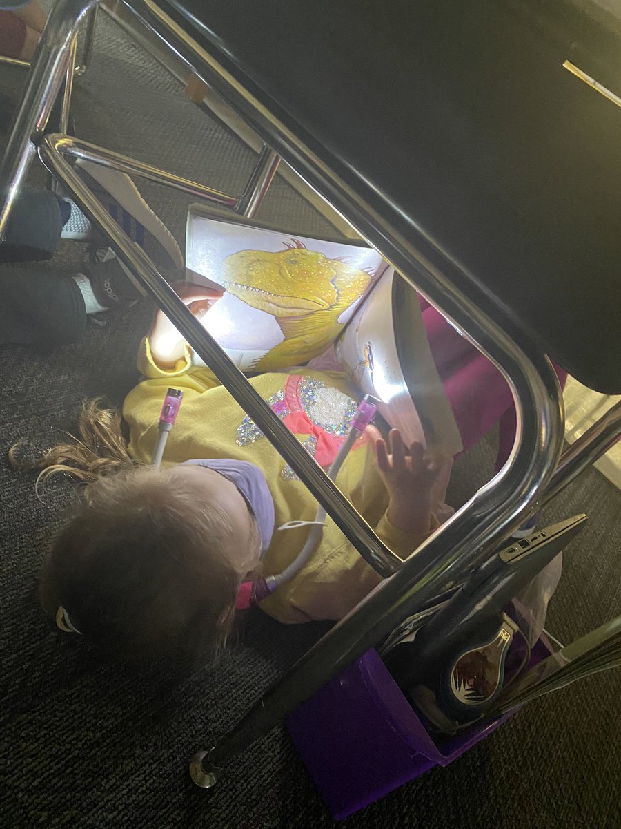 PantellaCamp's tweet photo. Happy Campers enjoying flashlight reading on Flashlight Day! 📚🔦 @TowneMeadow @myccs https://t.co/b9zvv7JLqw