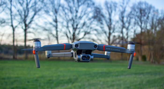 Drohnen im Einsatz bei der Kitzrettung?🦌🌻🌼 Welche Vorteile dieses Verfahren bietet, erfahren ihr in unserem Blog.✈ bit.ly/Kitzrettung-Fl…