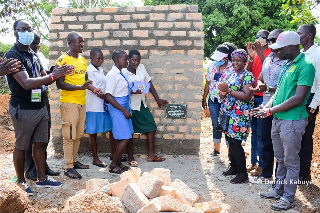 RotaractKibuli's tweet photo. More about Soroti. #Rei20 #SorotiEdition

Launching of the incinerator at Aloet parent's school.

#Rei20 #SorotiEdition
#Kibuliprbooth https://t.co/CpJHp3DJSd