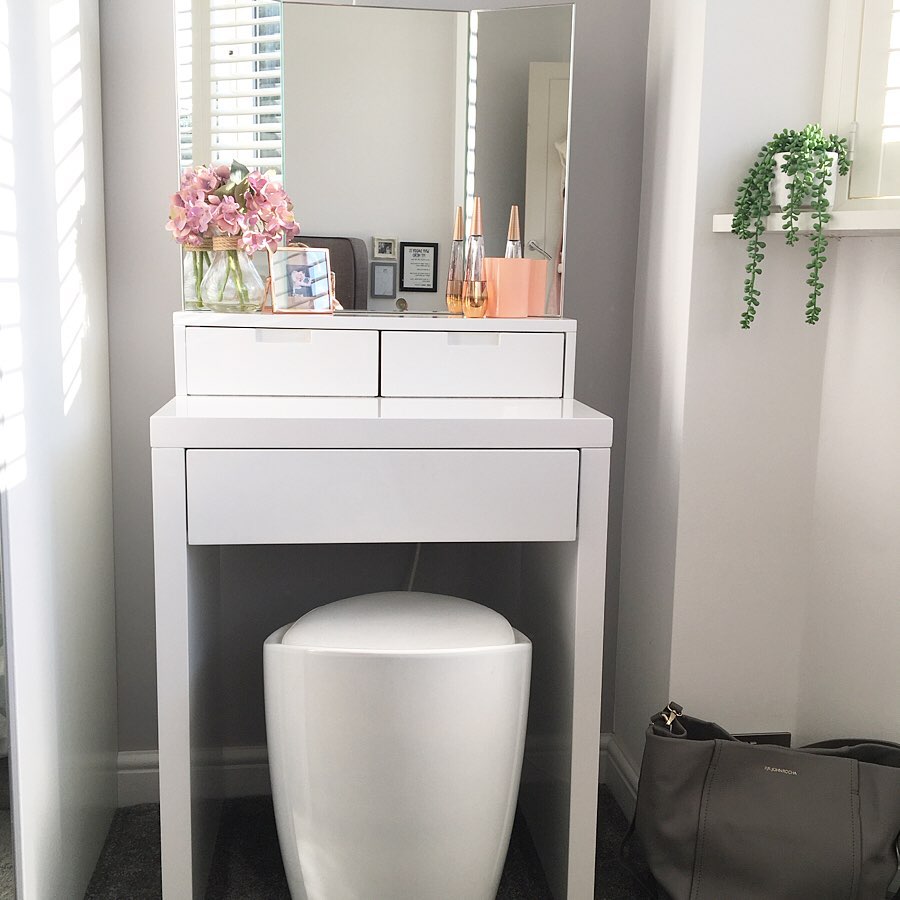 Friendly reminder: don't forget to be kind to yourself and keep up that self-care routine 🥰

What are some of your best self-care tips? 💕

🛍👉  Marilyn dressing table white: bit.ly/3rxHhg2