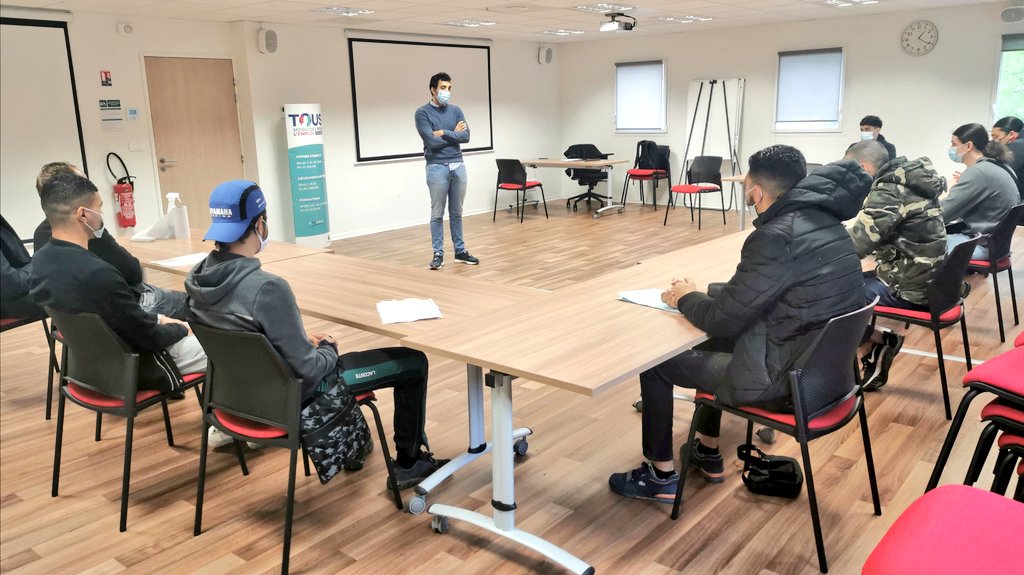 #Nîmes #TousMobilisés autour du CIE Jeunes avec l'entreprise <a href="/AlphaEnergy/">Alpha Energy Solutions</a>. 12 candidats reçus en entretien d'embauche sur la journée et déjà 4 projets d'embauche 👌🏻. Bravo aux équipes #PoleEmploi et aux partenaires pour la sélection des profils 👏🏻.