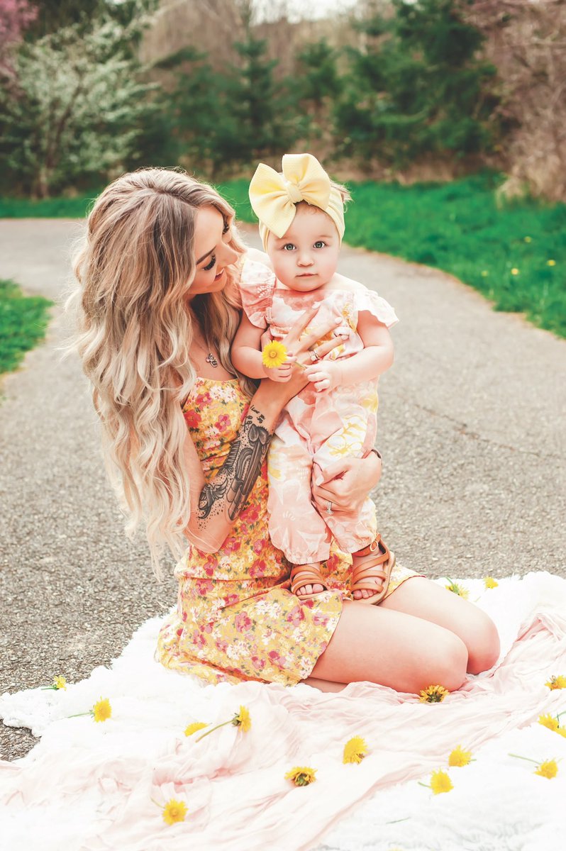 rwgwinn686's tweet photo. Can we all just take a second to look how beautiful my girls are? https://t.co/XDtBCc3Kob