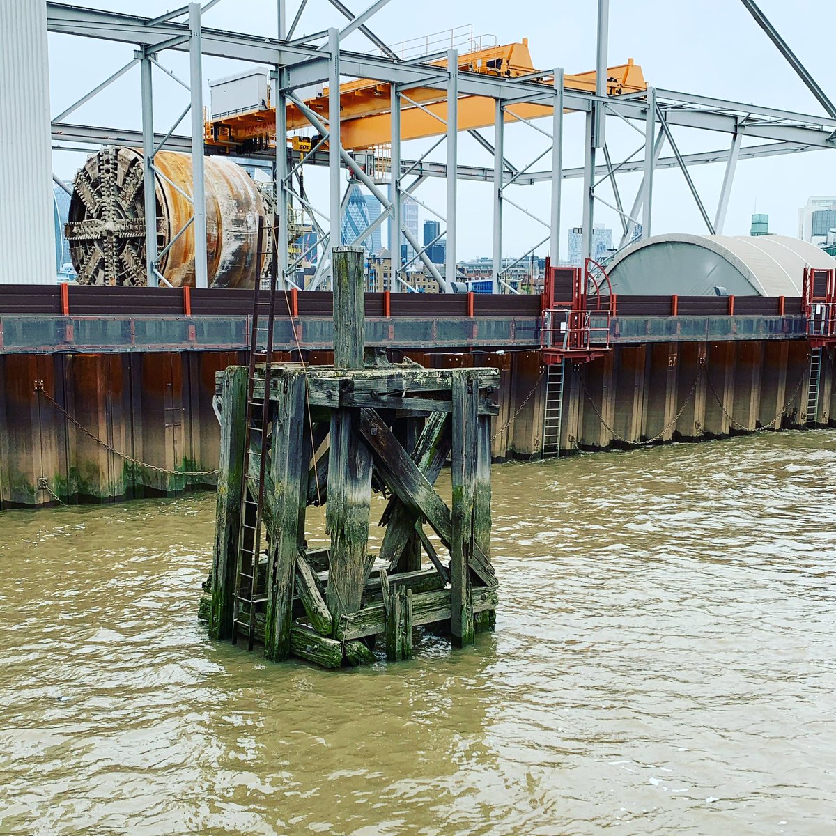 Lyono71's tweet photo. Lunchtime walk and have seen either #Selina #Ursula #Annie the Tunnel Boring Machines (TBMs) One is burrowing 5km east to #AbbeyMills Pumping Station. Incredible feat of engineering #SecretGeek #Boring #ThamesTidewayTunnel #Bazalgette #GreatStink1858 π€« https://t.co/hAc4mljCBH
