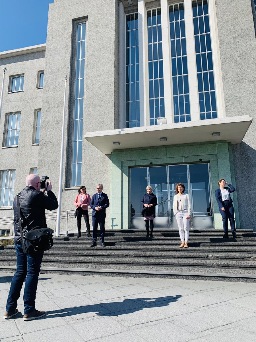 Með breytingum á nýsköpunarumhverfinu fær skólakerfið nýtt hlutverk. Viljayfirlýsing undirrituð í <a href="/Haskoli_Islands/">Háskóli Íslands</a> í dag um frumkvöðlaverkefni ungs fólks, fræðslu o.fl Af því tilefni var tekin mynd ☺️ <a href="/framsokn/">Framsókn</a> #aframveginn