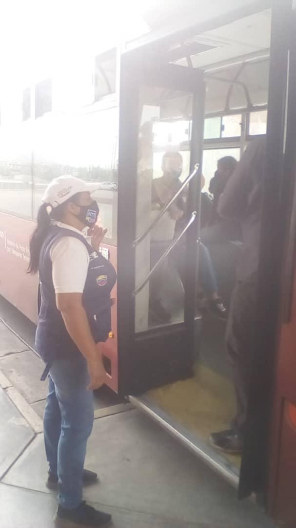 INTTNvaEsparta's tweet photo. #28DeAbril Terminal de Juan Griego,  municipio Marcano,  supervisión de las medidas Biosanitarias por parte de los usuarios del transporte público y de las unidades de transporte @HAbreuMRT @INTToficial @lmjatar @WilfredojEC https://t.co/jEJYySYiKV