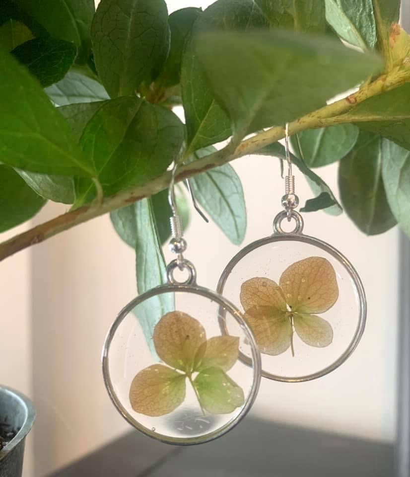 forever_design's tweet photo. Spring is in the air!

Enjoy the bloom with many floral designs. 😍

Shipping is available, message me any questions ❤️🥰❤️ https://t.co/8d2k9RWzzK