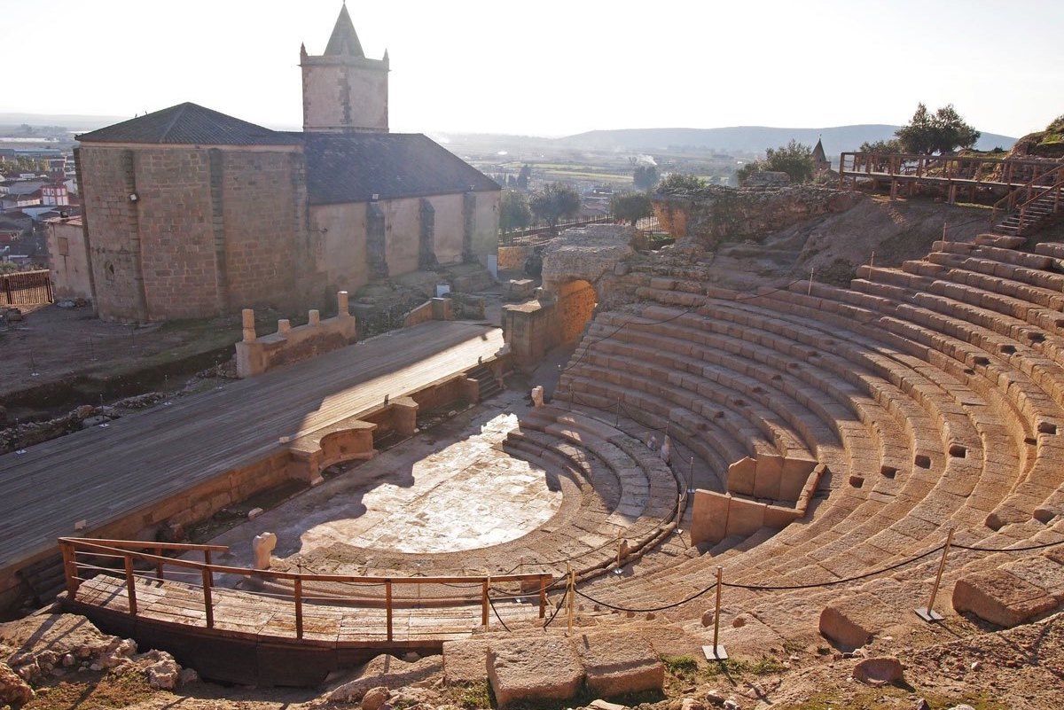 Teatro romano de Metellinum, Medellín(s.IaC-IIdC). Este magnífico teatro de excepcional conservación en su cavea fue construido en la antigua colonia romana de Metellinensis fundada en 79aC por el cónsul Quintus Caecilius Metelllus Píus situada en plena Vía de la Planta(W. Co)