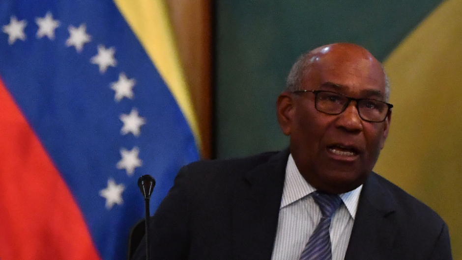 Con profundo dolor lamentamos la partida de un auténtico revolucionario, nuestro querido maestro Aristóbulo Isturiz. Su ejemplo y obra vivirá por siempre. <a href="/charlychaves/">Charly Rojas Chaves</a> <a href="/NicolasMaduro/">Nicolás Maduro</a> <a href="/FreddyBernal/">Freddy Bernal</a> @MPPEDUCACION <a href="/DGCE_MPPE/">D.G. Comunidades Educativas 🇻🇪</a> @ZonaEducTachira @JorgePerezVZLA