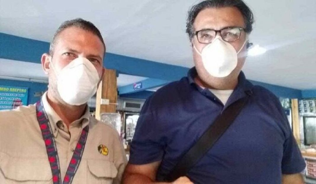 Gilberto Gudiño M. (@gilbertogudino) on Twitter photo Todo mi apoyo para mis amigos <a href="/LDanieri/">Lenin Danieri D</a> y <a href="/Edwinpri/">Edwin Prieto Rosales</a> ante la violación de sus derechos el día de ayer, y mi absoluto rechazo al constante abuso que los cuerpos del régimen ejercen en contra de nuestros periodistas y medios de comunicación (los que quedan). #BastaYa Todo mi apoyo para mis amigos <a href="/LDanieri/">Lenin Danieri D</a> y <a href="/Edwinpri/">Edwin Prieto Rosales</a> ante la violación de sus derechos el día de ayer, y mi absoluto rechazo al constante abuso que los cuerpos del régimen ejercen en contra de nuestros periodistas y medios de comunicación (los que quedan). #BastaYa