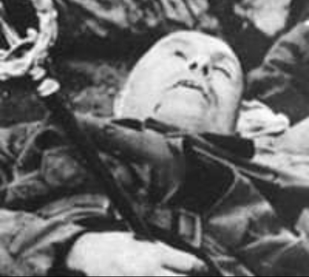 #UnDíaComoHoy, pero de 1945._ la resistencia italiana ejecuta a Benito Mussolini, dictador y fundador del fascismo italiano.