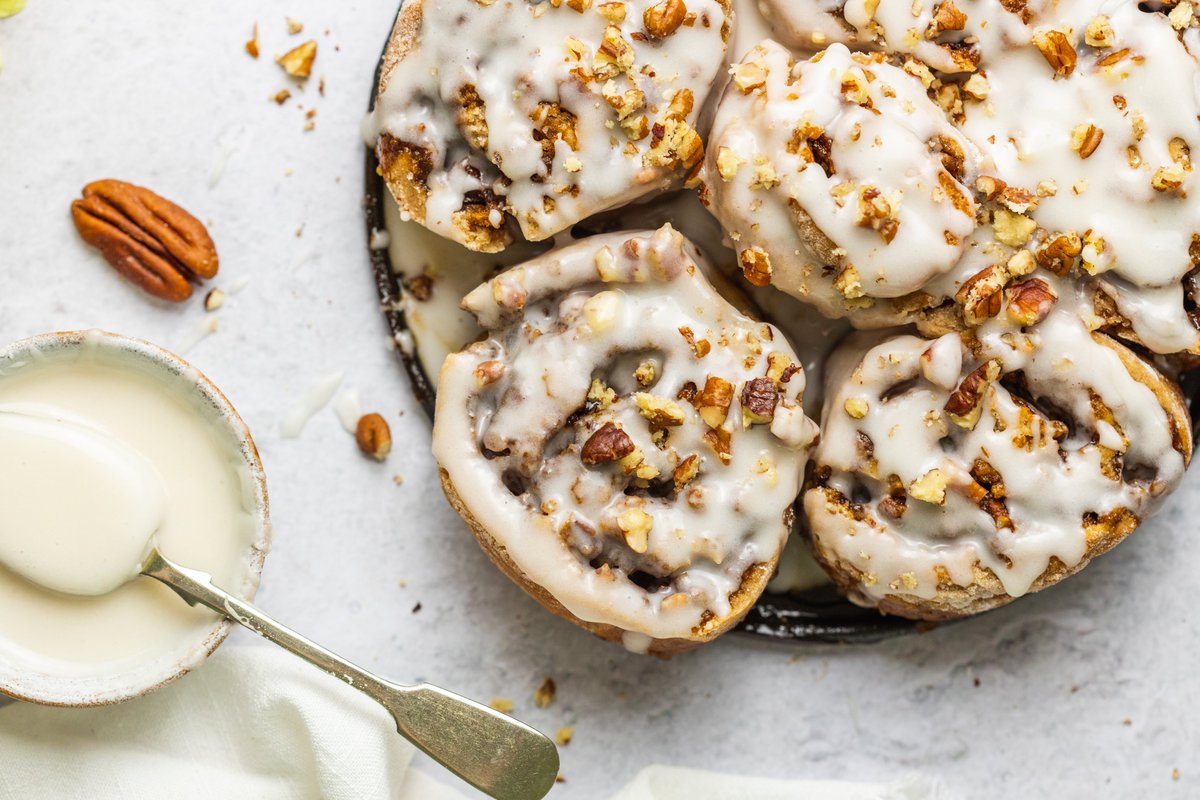 It's nearly the end of #PecanMonth! 

We have a new recipe by <a href="/romylondonuk/">Romy</a>  , easy vegan cinnamon rolls with added pecans! 

View full recipe 👇

grapetree.co.uk/blog/post/easy…