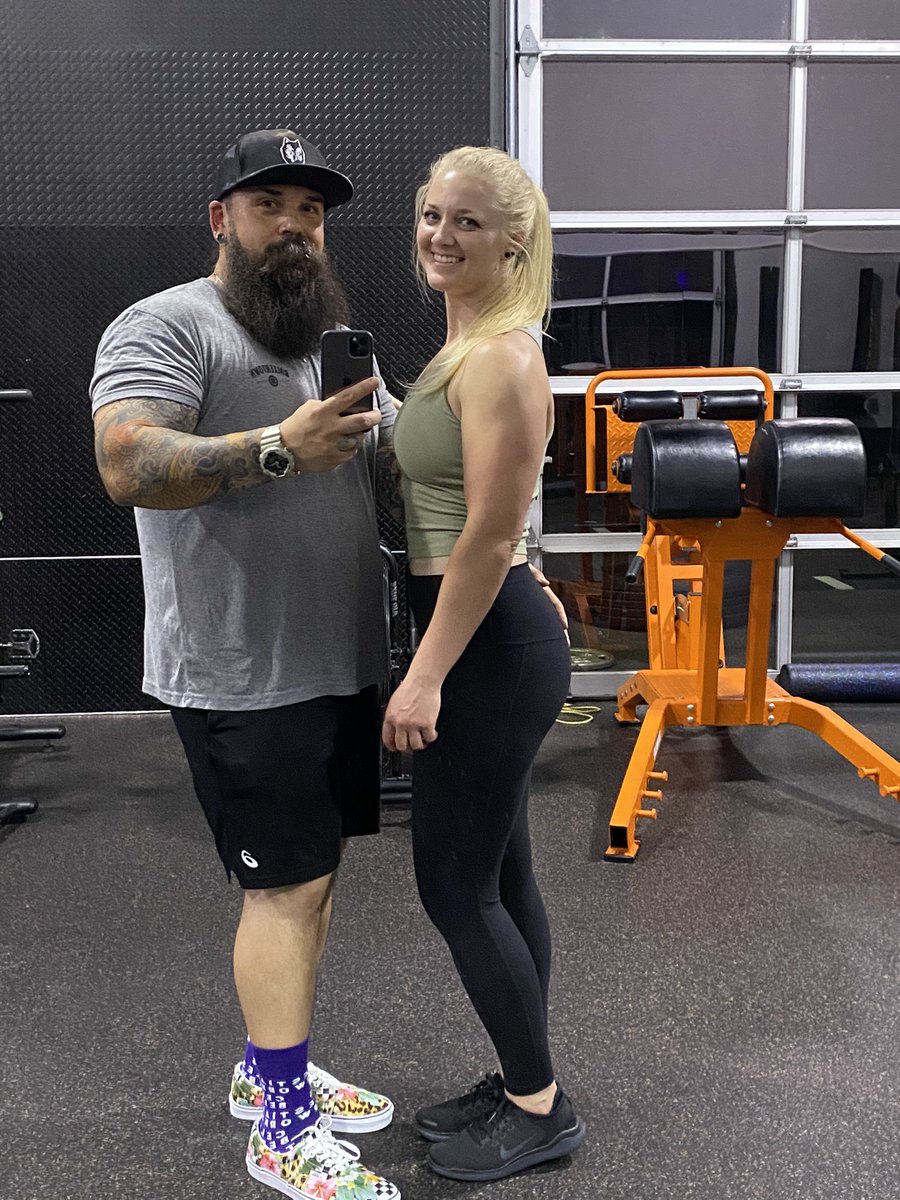 JUST_BMOORE's tweet image. About last night...Back day with my gym partner. Believe it or not it’s not all going out to eat all the time. It’s pretty damn cool to have someone to keep you inspired and motivated, especially after a long weekend of stuffing your face! 😆😝💪 #GymLife #IronAddicts