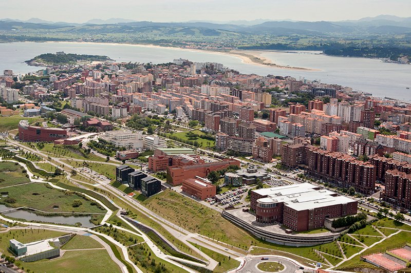 FUTURO UC | Esta semana tienes los exámenes #EBAU y ya has decidido qué grado de <a href="/unican/">Universidad de Cantabria</a> vas a estudiar.  Pero si aún no lo tienes claro, puedes elegir entre 30 titulaciones de #grado y 5 dobles grados.

¡Te esperamos!​ 
En <a href="/unican/">Universidad de Cantabria</a>, creamos #futuro.

ℹ️ web.unican.es/estudios/estud…