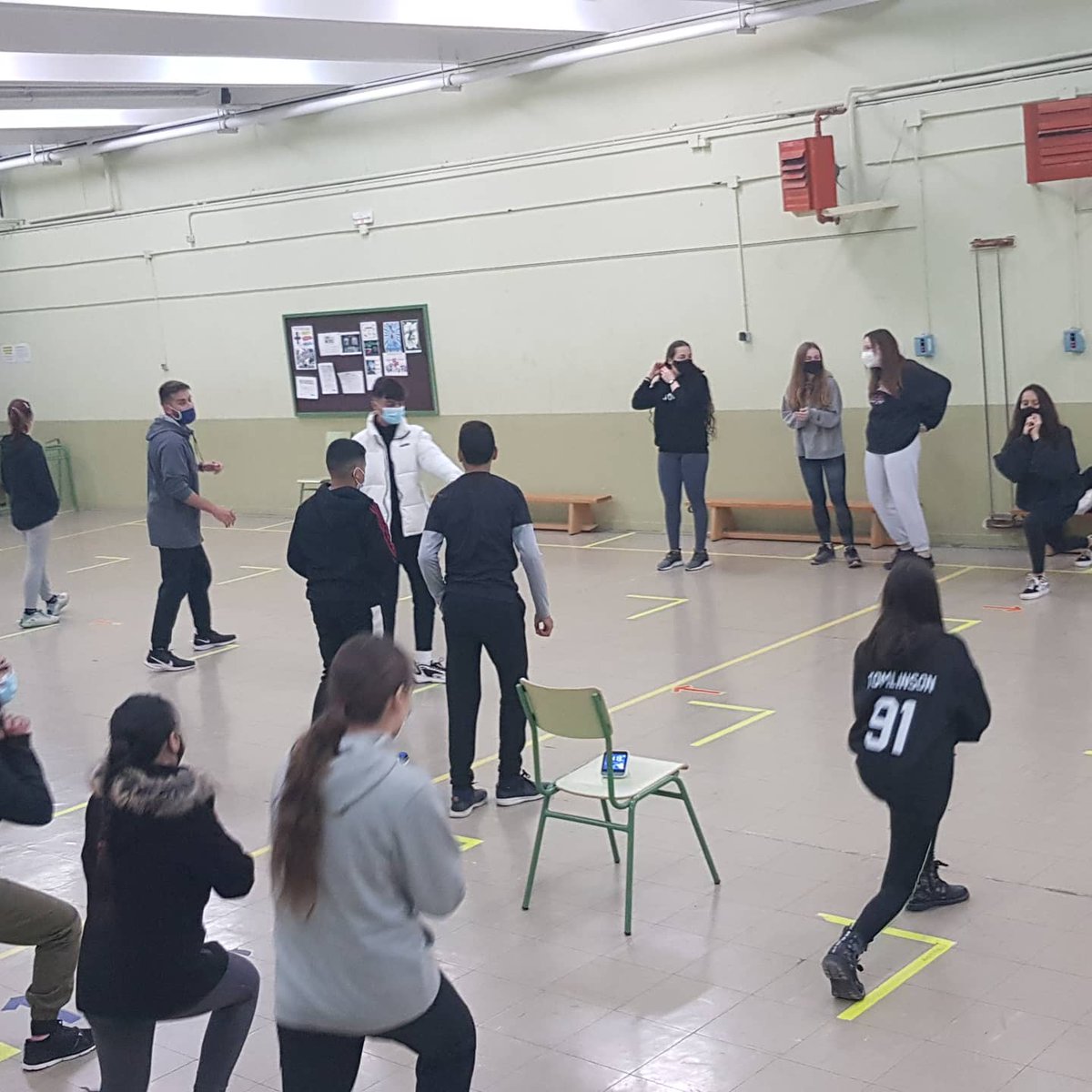 Seguimos nuestros recreos en marcha más seguros y divertidos. Siguiendo nuestro protocolo de ventilación orientado por <a href="/JbcLiftec/">Javier Ballester</a>, con medidores de CO2, distancia de seguridad y, mucha actividad física socioemocional. #recreosenmarcha <a href="/MadeinBleCua/">MadeinBleCua</a> <a href="/PivaAragon/">PIVAAragón</a> <a href="/dgafprofesorado/">F. Prof. Aragón</a>