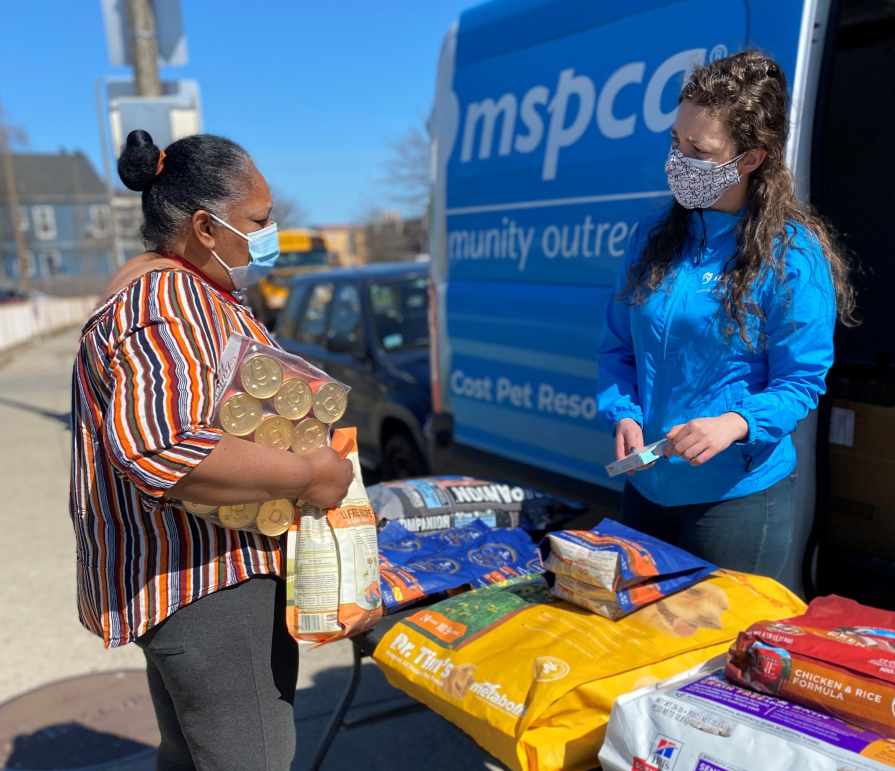 MspcaAngell's tweet photo. Our Community Outreach teams have been busier than ever!  In Q1, we delivered:

* 557,000+ pet meals to pet owners in need 
* 41,000+ lbs of cat litter (!)

AND we spayed, neutered, microchipped and treated hundreds of owned pets--at low or no cost! 

https://t.co/5l4qV1nFN2 https://t.co/TpQuLJjNpL