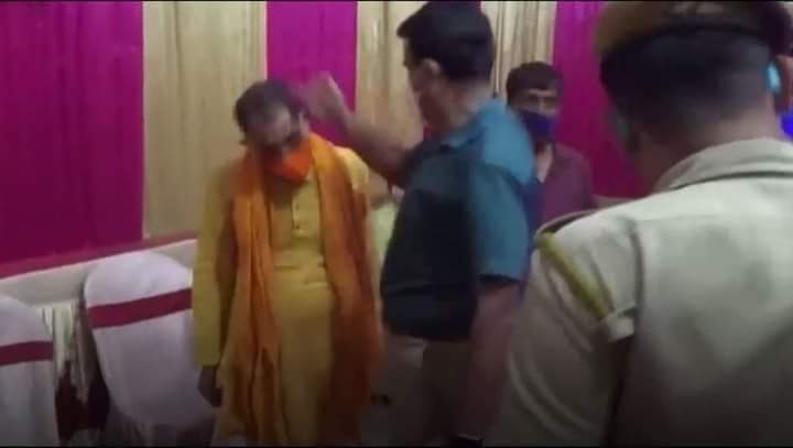 jitendra_iyc's tweet image. अगर लोकतंत्र जिन्दा है,  और संविधान की धाराओं का सम्मान है तो प्रधानमंत्री महोदय @narendramodi जी इस जिलाधिकारी #shaileshkumaryadav पर उचित धाराओं में मुकदमा दर्ज होना चाहिए. 
जो लोग चाहते हैं इन बेकसूर पुरोहित और उन लोगो के साथ न्याय हो कृपया इसे रीट्वीट करें. @priyankagandhi