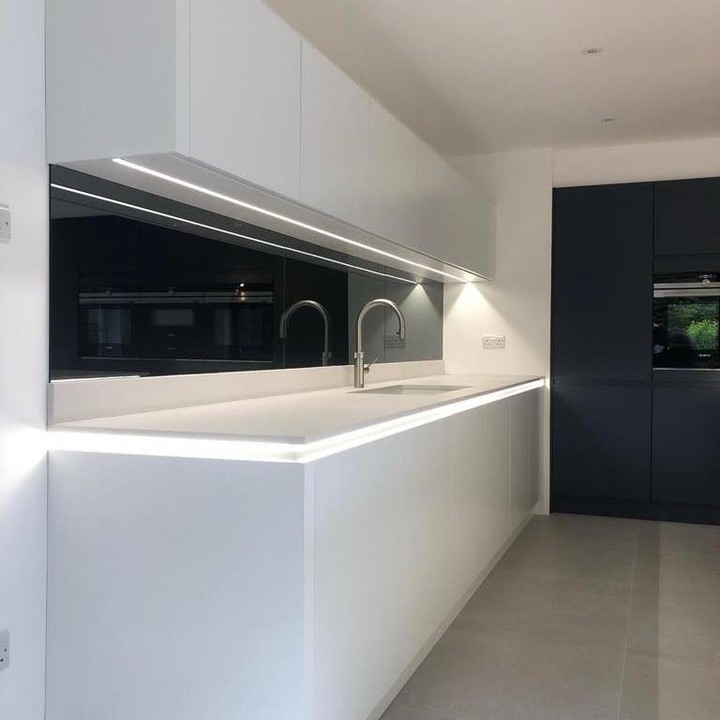 How striking is our black splashback against the white beautiful clean lines of this kitchen! 😍 Produced with Lime Designs, Dorking. A fabulous design by them ♥ #blacksplashback #glasssplashback #design #homeinspo #monochromekitchen #whitekitchen #modernkitchen
