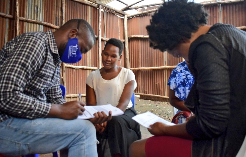 YouthLivelihoo1's tweet photo. Happening Now: Day well spent with Our Research assistants  Engaging young girls in business in Kamokya market area to clearly understand challenges they face or faced in this #COVID19 .We cant wait to Empower them😍.@SabrinaKitaka  @danskungdom @joan_kem #FinancialLiteracyMonth https://t.co/tbp7gKgP8R