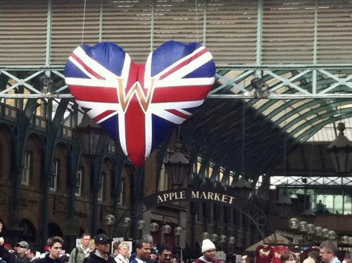 (These were taken in Covent Garden a couple of days before, but there were similar decorations up in Spitalfields & all over London - in all of the places where screens were to be put up for street parties etc. EVERYONE wanted to be able to celebrate this amazing day!) (20)