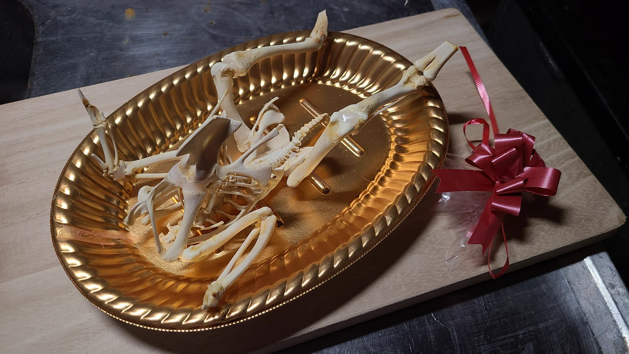 芸術的？ローストチキンを綺麗に食べ過ぎた結果www