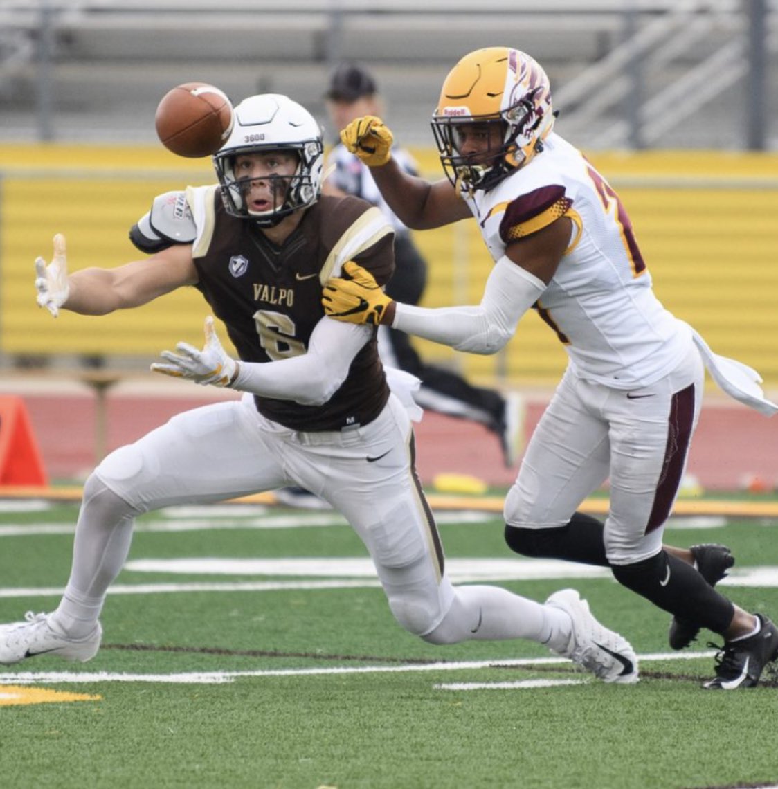 _AlmightyQuay's tweet photo. Blessed to have an opportunity to play for an D-1 FCS Valparaiso University @Coach__Robinson  @valpoufootball https://t.co/Rg26jD6uyS