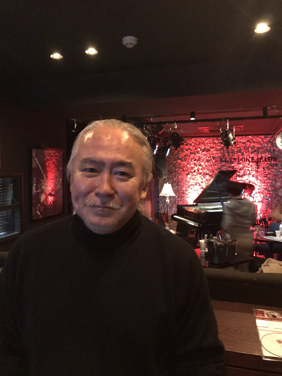 yam_baru's tweet image. 拝啓　和泉宏隆さま

3年前の春、六本木のライブハウスで終演後。
「Forgotten Saga」が演奏されず嘆いたことを伝えたとき、
“私は日替わりでいろいろ演奏します。
またお会いしましょう”
と頂いたお返事。

永遠に叶わなくました。
サインという「宝物」を遺して。

#和泉宏隆 
#tsquare 
#RIP