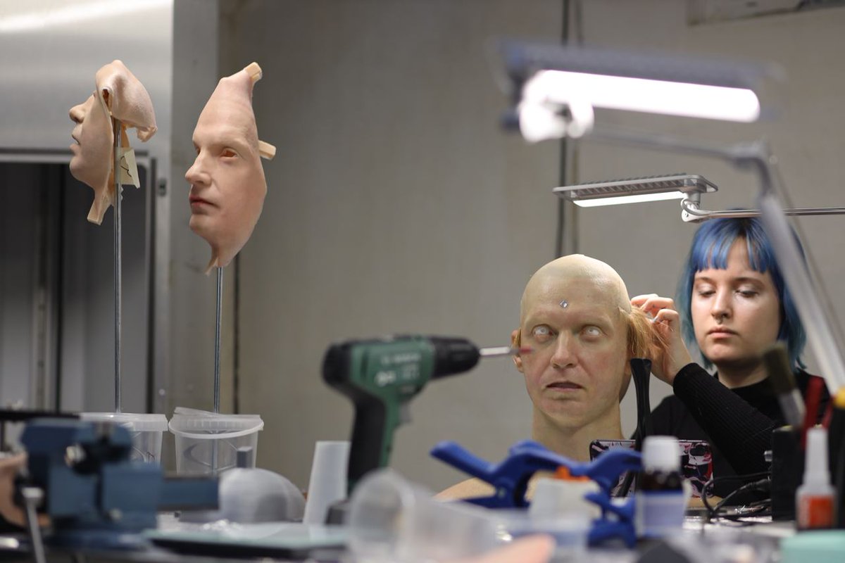 promobot's tweet image. This isn&apos;t a horror movie set — this is where we create some of the most realistic human robots on the market. Featuring the company&apos;s skin technology plus some of the best visual artists, we develop robots that are indistinguishable from real people.

#Promobot #automation