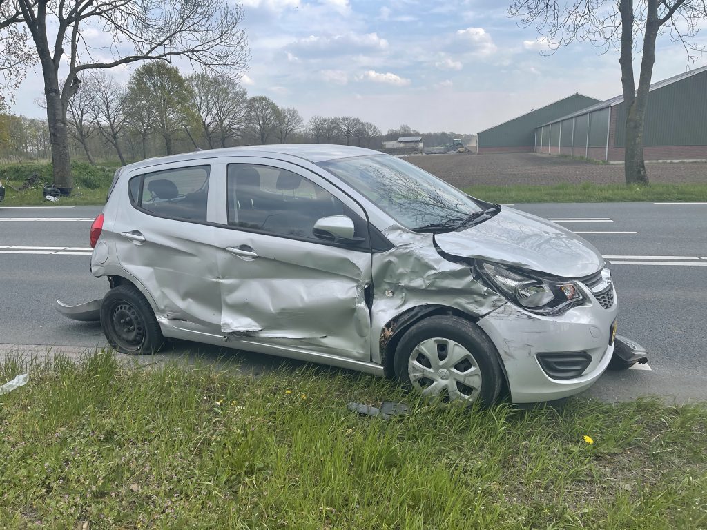 Veel schade bij ongeval Beek en Donk . 28 april 2021.