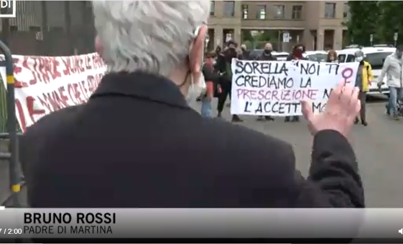 nonunadimeno's tweet image. Non è stato suicidio, è stato stupro. 
Condannati a 3 anni i due uomini che tentarono di violentare #martinaRossi e ne provocarono la morte. it.notizie.yahoo.com/morte-martina-…
stamattina presidio di @NonunadimenoF davanti il tribunale. #ioticredo #nonunadimeno 
video.repubblica.it/edizione/firen…
