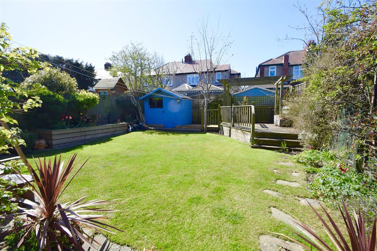 🏡  Beautiful and characterful three bedroom semi detached property for sale

🚗  Front garden with driveway &amp; West facing rear garden

💜 Generous size, family feel and fabulous location 

🖱️  embleys.co.uk/for-sale/?13-b…

#monkseaton #estateagent #propertyforsale