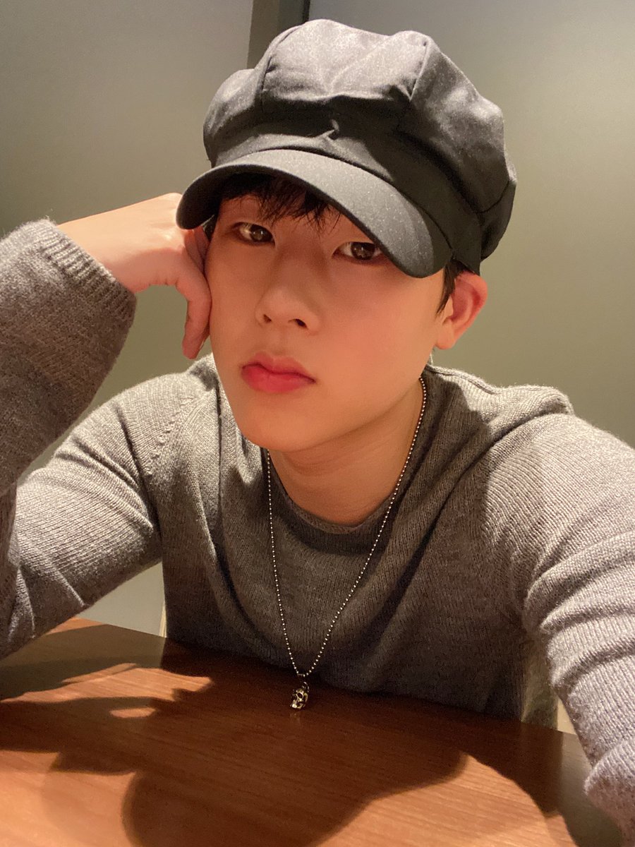 OfficialMONSTAX's tweet photo. 잘자💛🖤 #주헌 https://t.co/jXgryB7snO