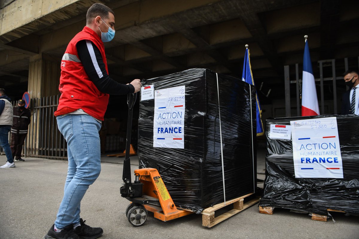 More materials to fight against COVID are arriving to Kosovo from #TeamEurope. 15.000 antigen tests donated by France and sent through the EU Civil Protection Mechanism #EUCPM @eu_echo handed over today to the Ministry of Health. #StrongerTogether.