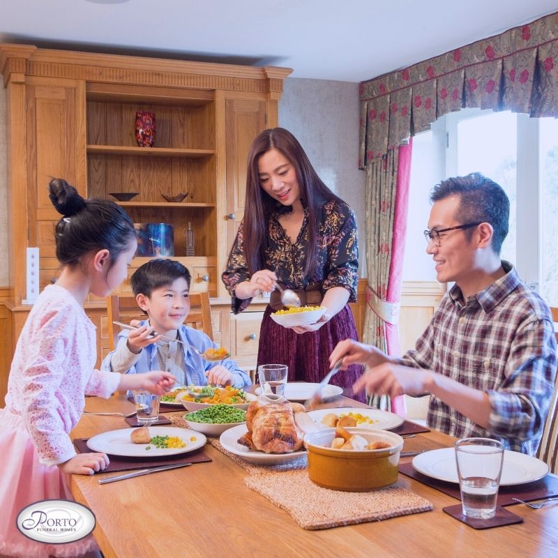 PortoFuneral's tweet photo. Family dinners are a great way to unwind with the ones you love. #SelfCare #Happiness https://t.co/XJhBVptrnH
