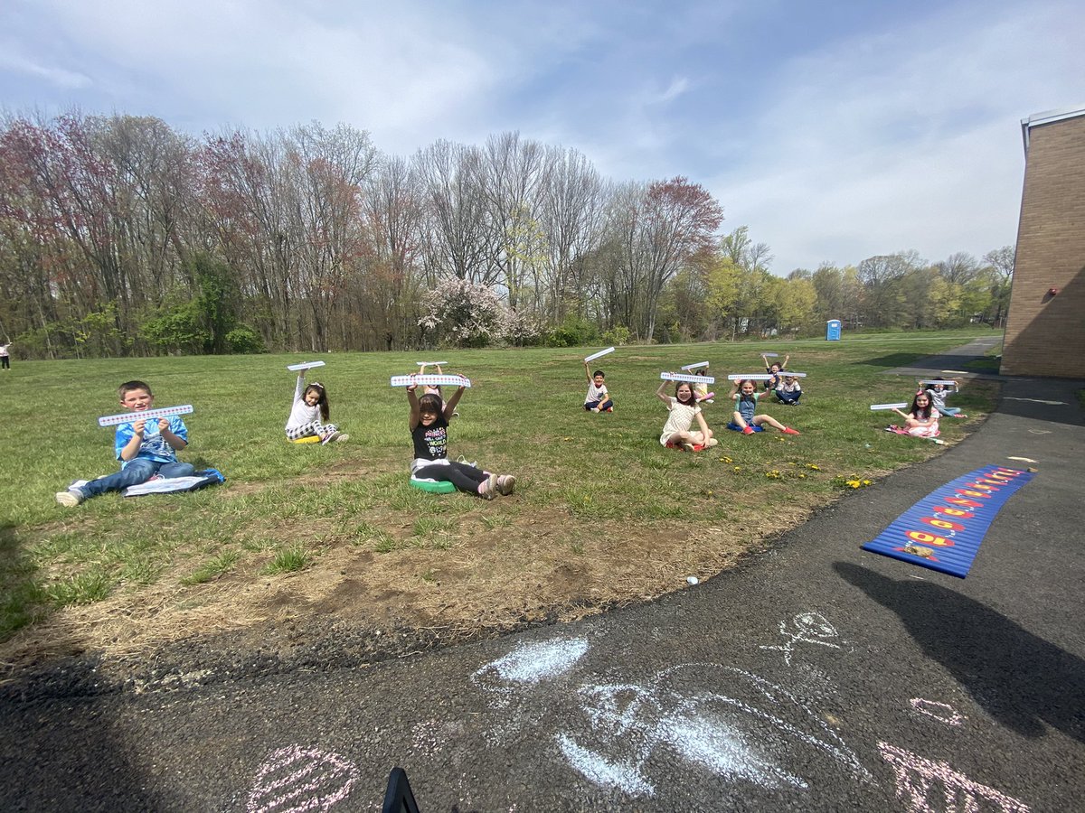 mollymziggy's tweet photo. It’s a great day for outdoor math! Tactile number lines and a jumping number line to practice subtraction 🧮 @fernbrooknj #makelearningcomealive https://t.co/sAuPUX9ijj