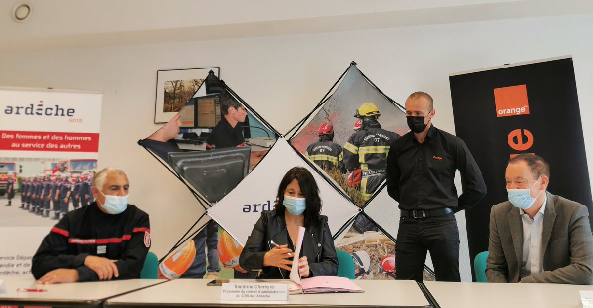 🚒 Aujourd'hui une nouvelle convention a été signée entre <a href="/orange/">Orange</a> et <a href="/SDISPompiers07/">Sapeurs-Pompiers Ardèche</a>

👨‍🚒👩‍🚒 Facilitant les missions de nos salariés aussi #SPV en @Ardeche_07 

✉️ Pour vous engager ➡️ #sdis de votre territoire
 
#sapeurspompiers

<a href="/PhDaumas/">Philippe Daumas ⛵</a> <a href="/CaroleLecoutre/">Carole Lecoutre</a> <a href="/SandrineChareyr/">CHAREYRE Sandrine</a>