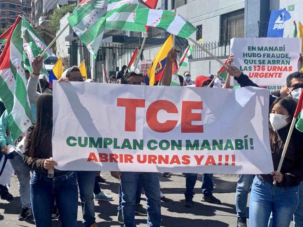 Sobre la apertura de 136 urnas en Manabí, este reclamo provincial no de una persona, por la democracia y transparencia, intenta ser manipulado en <a href="/TCE_Ecuador/">TCE Ecuador</a> hay un criterio de apertura y otro por que se sepulte la verdad y no abrir. La historia juzgará y #Manabí los condenará.